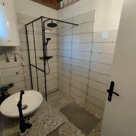 Harom Dio Vendeghaz * Nyim