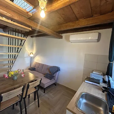 Harom Dio Vendeghaz * Nyim