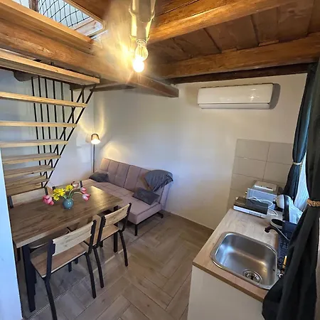 Harom Dio Vendeghaz *