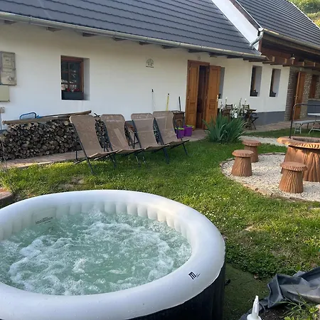 Harom Dio Vendeghaz *