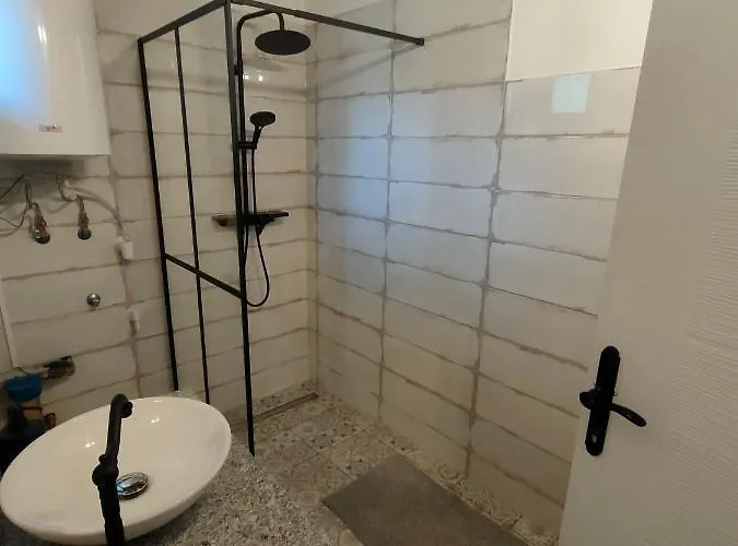 Harom Dio Vendeghaz * Nyim