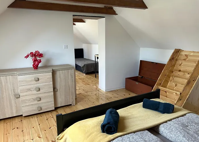 Harom Dio Vendeghaz * Nyim