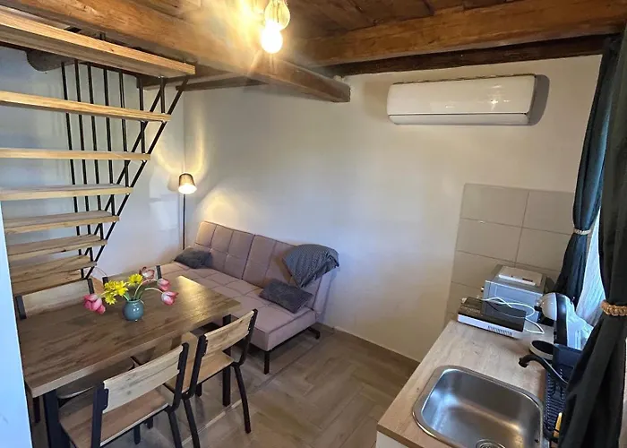 Harom Dio Vendeghaz *